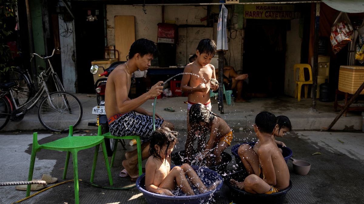 Na Filipínách kvůli vedru zavřeli školy, v Barmě naměřili 48 stupňů
